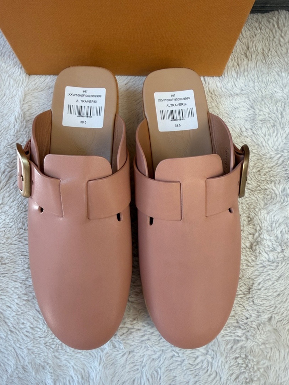 Tod's Blush Leather Buckle Clog Mules New In Box with Dust-bag Size 38.5 / 7.5 - Picture 8 of 12